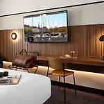 Mercure Centre Port De Plaisance فندق 4*