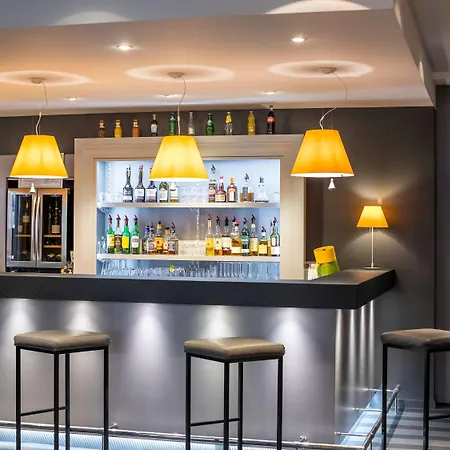 Mercure Centre Port De Plaisance Hotell 4*