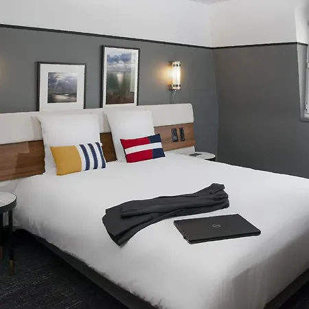 Отель Mercure Centre Port De Plaisance