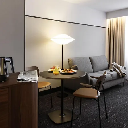 Mercure Centre Port De Plaisance Отель 4*