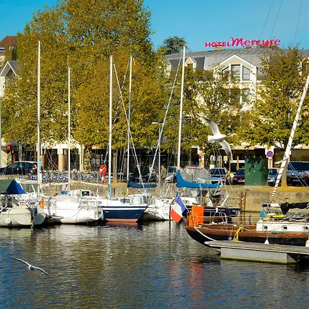 Отель Mercure Centre Port De Plaisance 4*