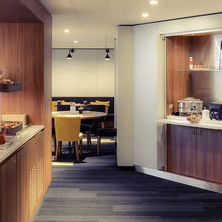 Отель Mercure Centre Port De Plaisance