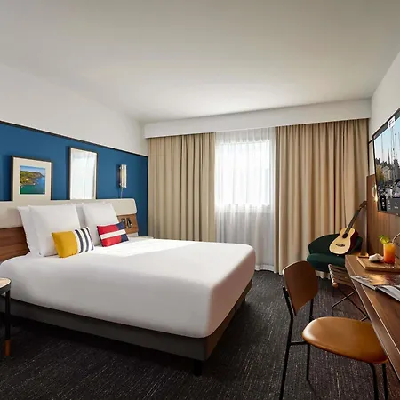 Mercure Centre Port De Plaisance Hotel 4*