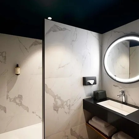 Mercure Centre Port De Plaisance 4*