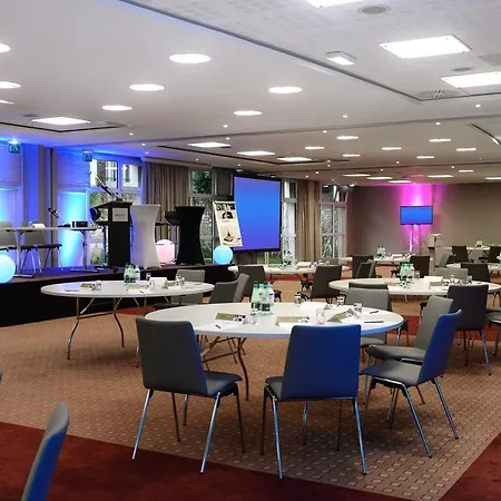 Отель Mercure Centre Port De Plaisance 4*