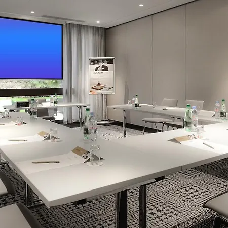 Mercure Centre Port De Plaisance Отель 4*