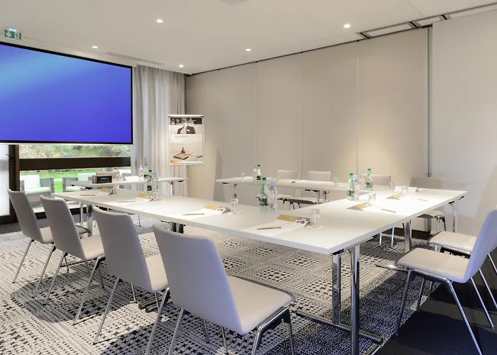 Hotel Mercure Centre Port De Plaisance 4*