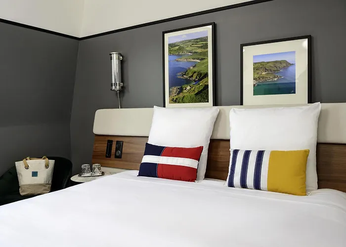 Mercure Centre Port De Plaisance 4* קאין