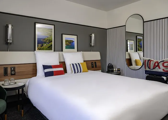 Hotel Mercure Centre Port De Plaisance 4*