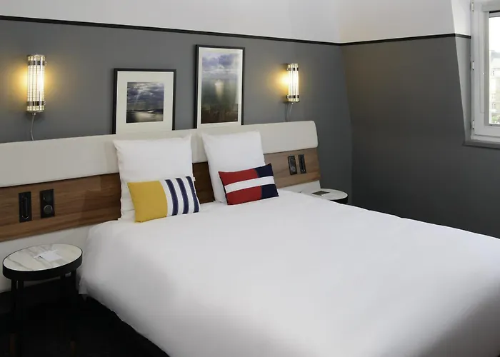 Mercure Centre Port De Plaisance 4* קאין