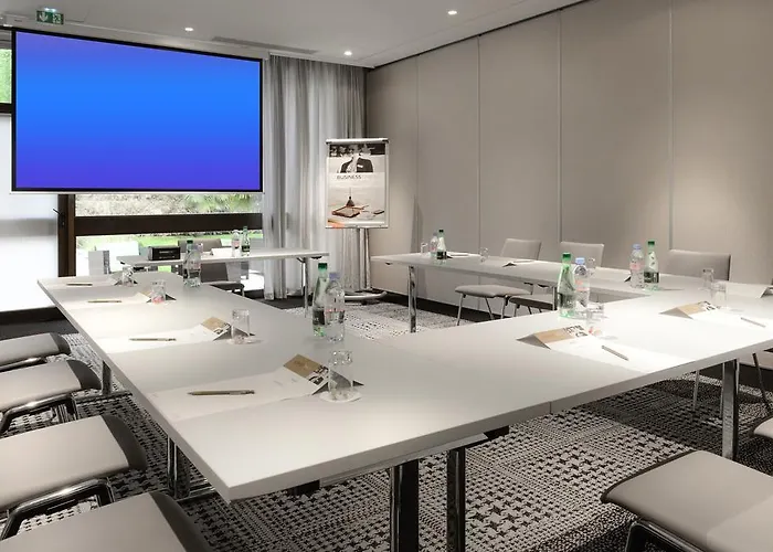 Mercure Centre Port De Plaisance Hotel 4*